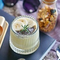 如何制作美味的香蕉芒果奇亚籽慕斯雪