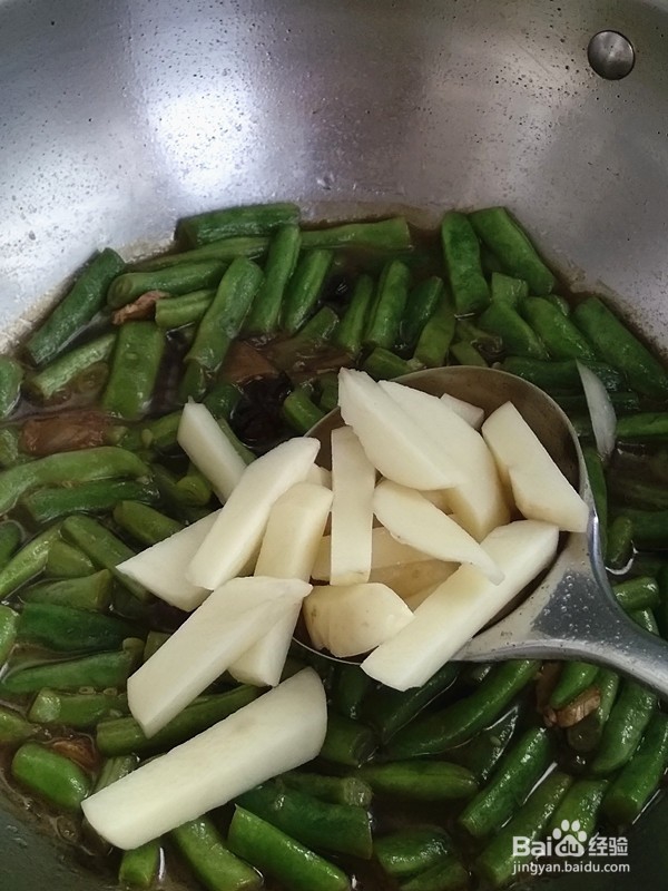 土豆烧豆角的做法