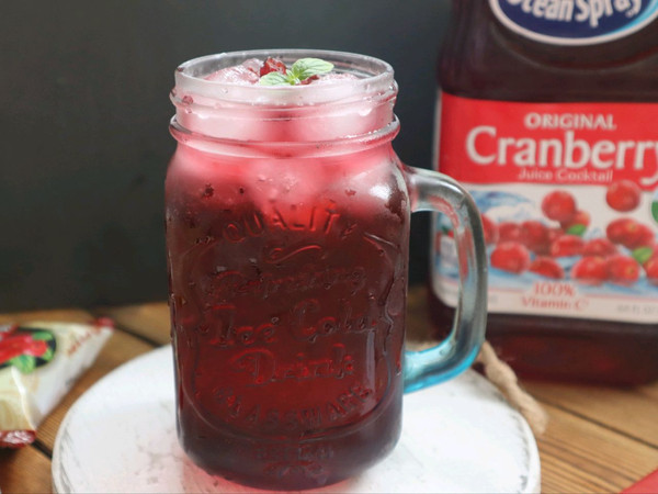 夏日冰饮蔓越莓果汁