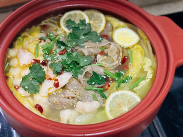 10分钟搞定低卡虾滑酸汤肥牛煲