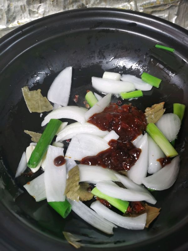 解馋鸡爪鸡脖煲