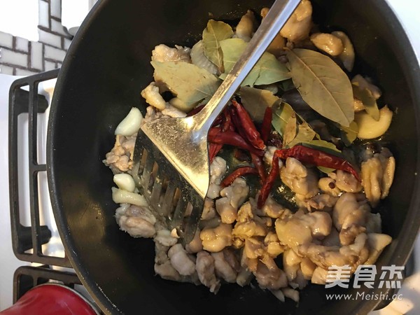 大盘鸡肉的做法