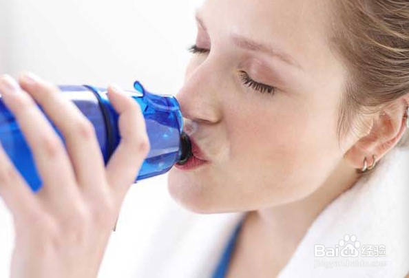 日常生活中如何补水才不会越喝越渴？