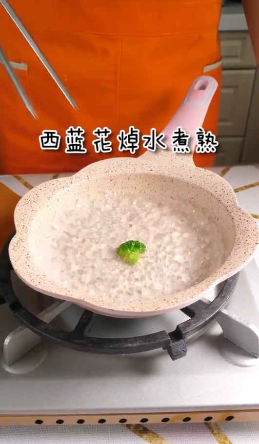 鸡蛋肉肠披萨怎么做