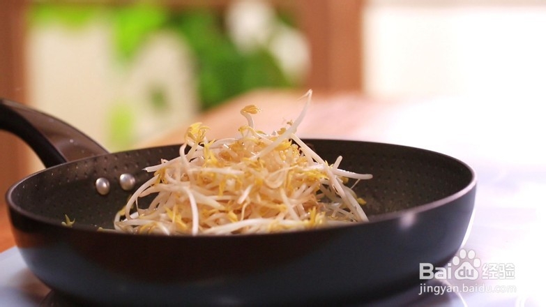 韭菜炒绿豆芽的做法
