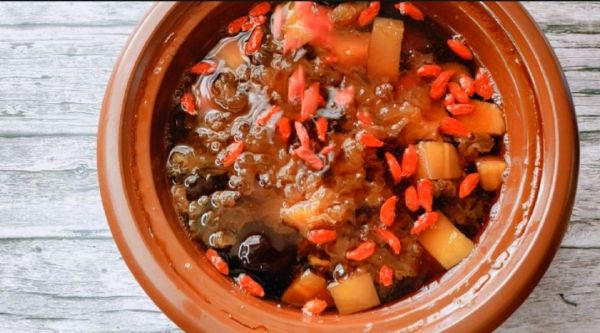 木瓜红枣桂圆银耳羹