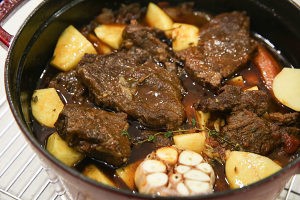 怎么做美味的红酒慢炖牛肉