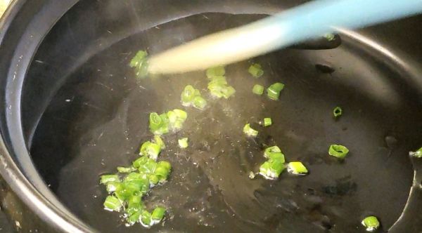 金针菇石屏豆腐煲