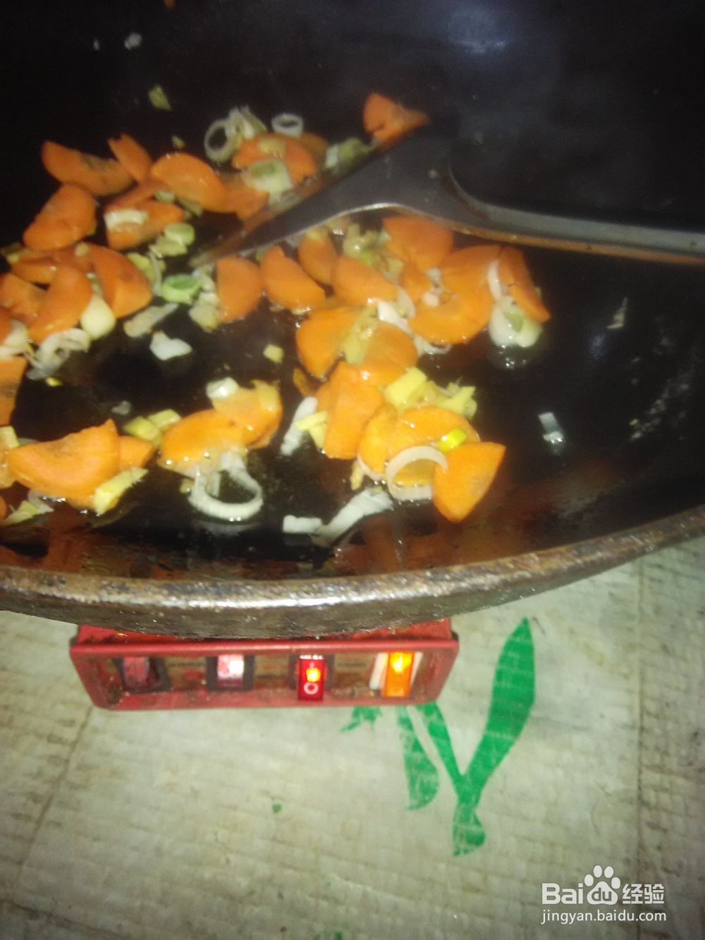 土豆片炒胡萝卜和白菜片