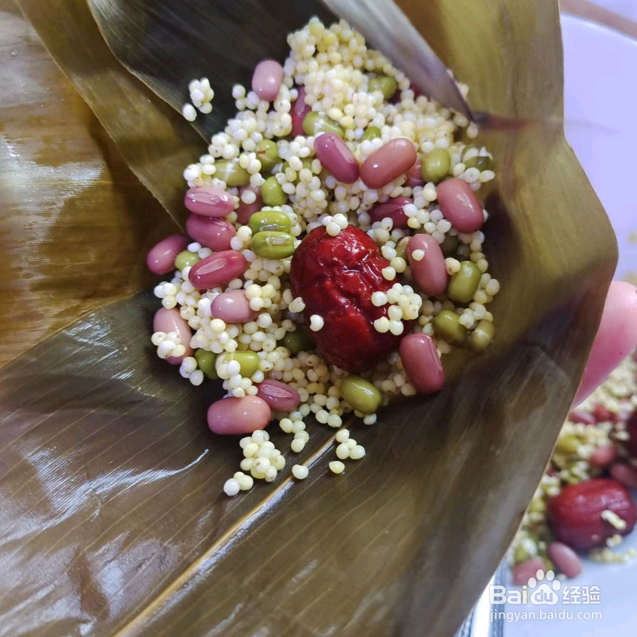 大黄米红豆蜜枣粽的做法