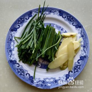 如何在家就能简单制作一份油焖大虾呢?