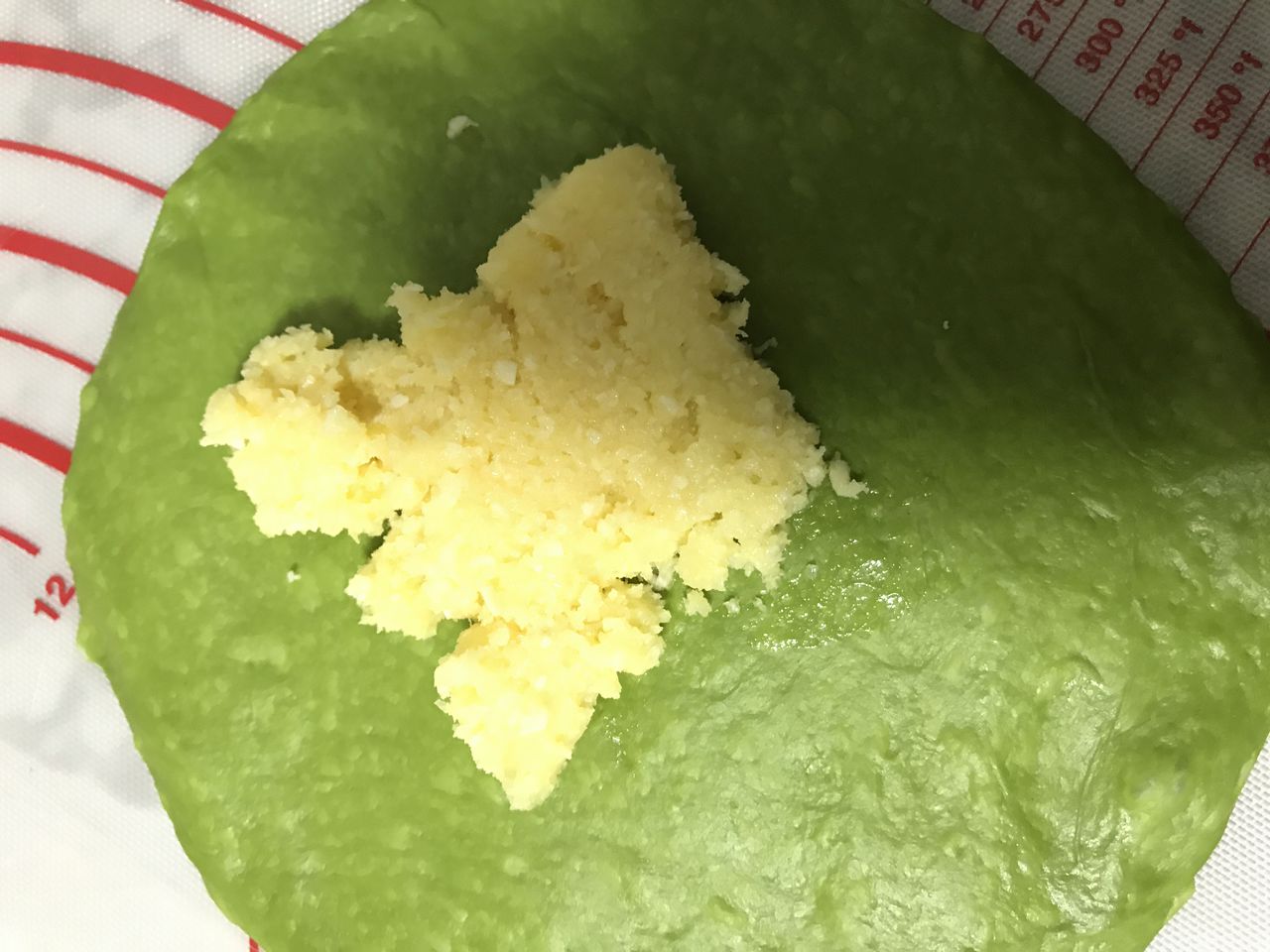 抹茶叶型椰蓉包的做法,妈妈们学会了吗