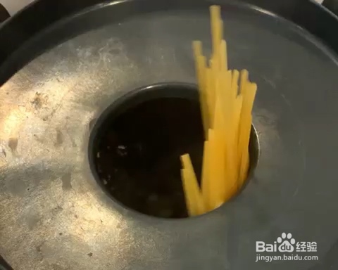 香浓的奶油培根意大利面