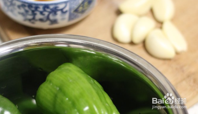 家常虎皮青椒的简易版做法。