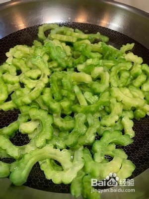 健康养生佳品翡翠苦瓜虾仁的做法