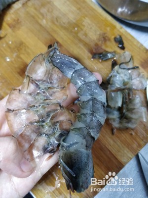 快速剥虾壳、去沙线的窍门的做法