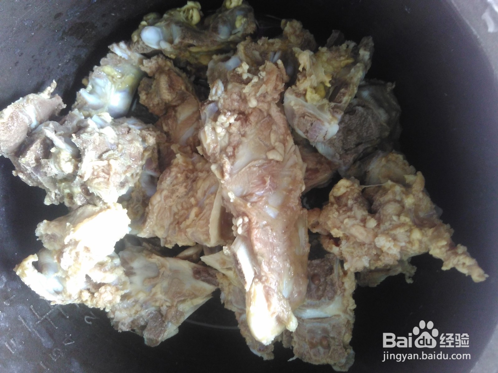 黑豆煲牛骨汤的家常做法