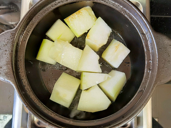 砂锅螃蟹炖骨汤