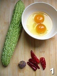 养生食补苦瓜炒鸡蛋的做法
