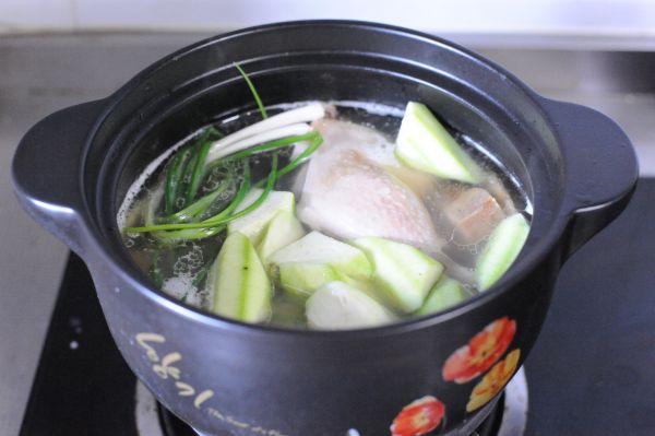 丝瓜火腿鸭汤煲