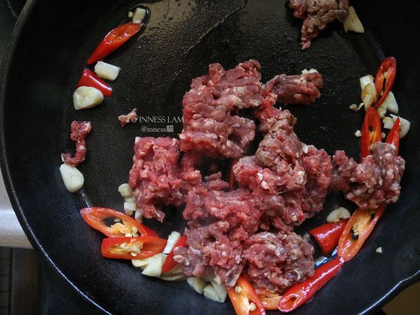 芹菜肉末炒香干