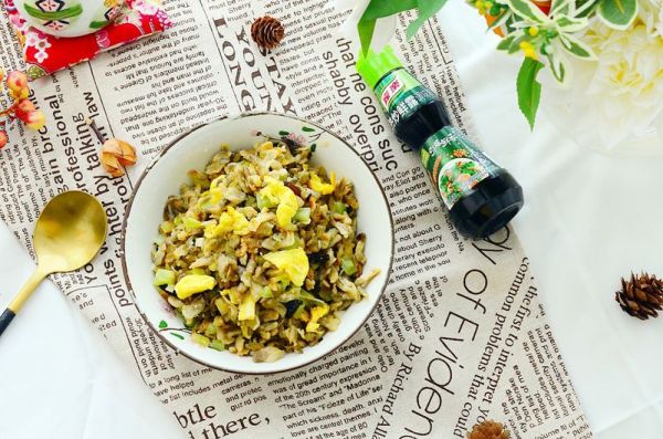 鸡蛋热炒鲜味槐花