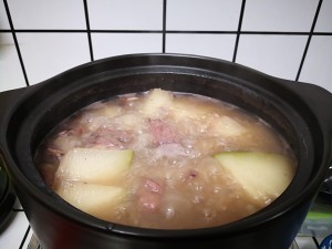 养生食补冬瓜薏米猪骨汤的做法