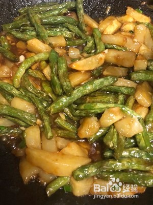红烧豆角土豆条的做法