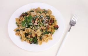 健康养生佳品豌豆培根蝴蝶面的做法