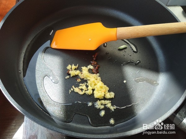 如何制作炒蒜苔