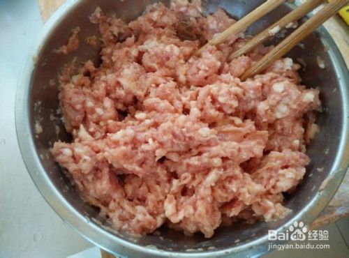 猪肉芹菜饺子馅的调制方法