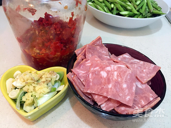 剁椒培根炒芦笋