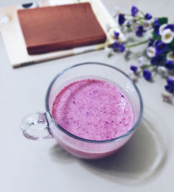 紫甘蓝菠萝香蕉奶昔