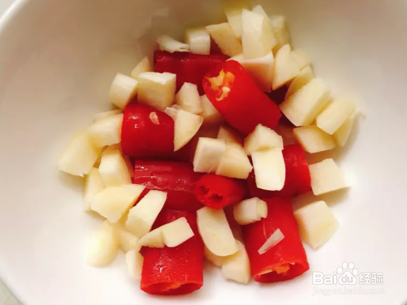 糯米椒爆炒三色蛋丁