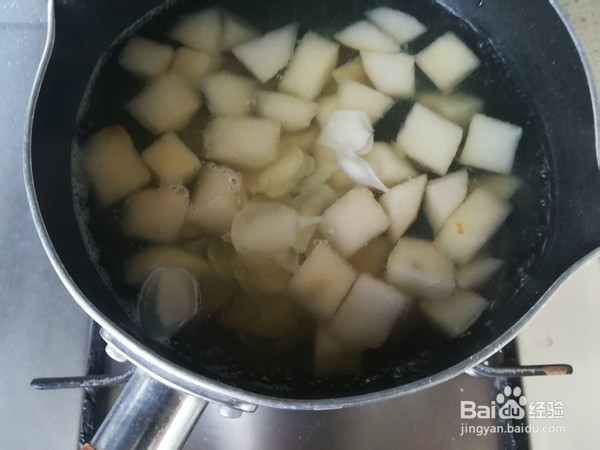 无花果雪梨百合甜汤的做法