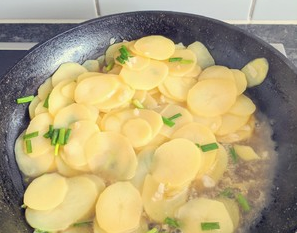 家常土豆片的做法