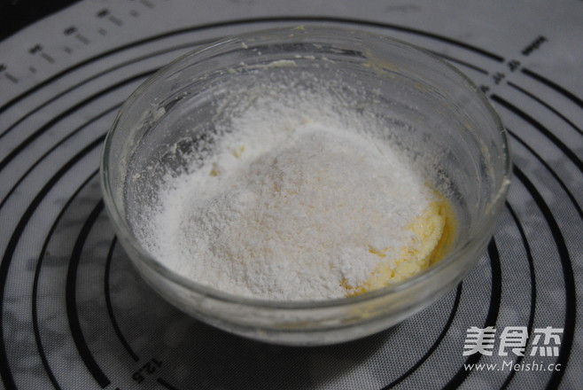 椰香巨蛋面包