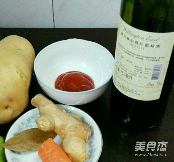 红酒土豆焖牛腩
