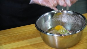 红烧狮子头制作
