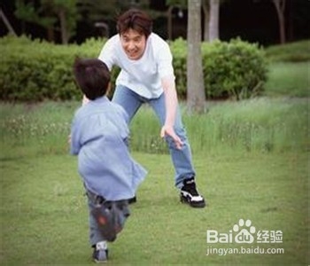 怎样教育孩子：[5]父母要多陪伴孩子