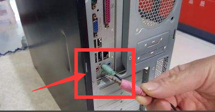 电脑上的耳机耳机应该插在哪里