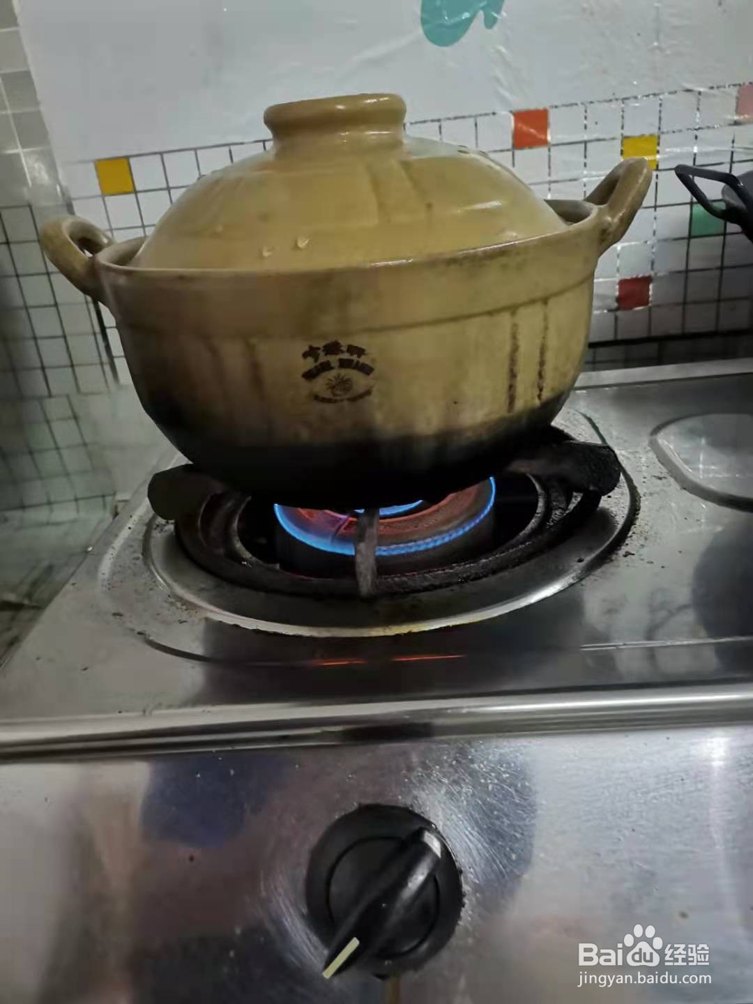 广式腊肠腊鸭腿煲仔饭做法