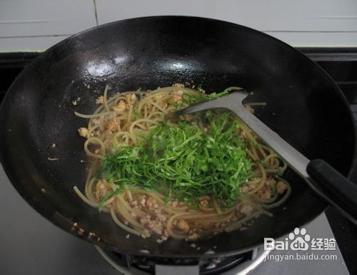 肉酱虾仁拌意面