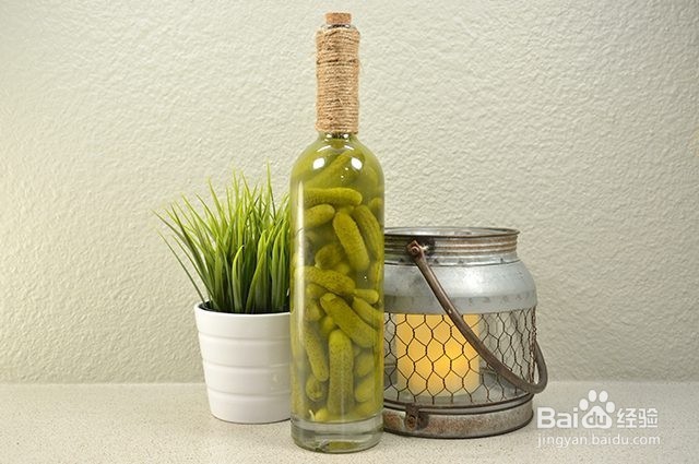 如何再利用空酒瓶做装饰？