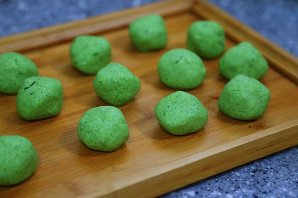 咸蛋黄肉松青团和红豆沙青团超级详细