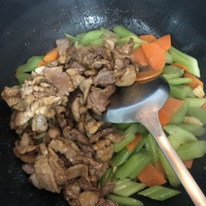 炒肉的时候怎么腌肉