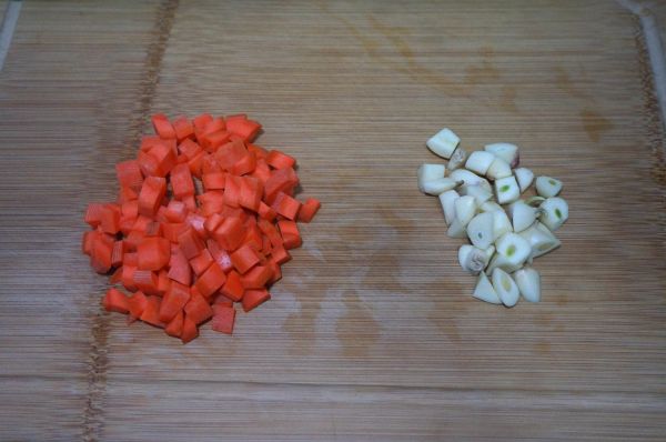 鸡蛋干笋丁拌面条