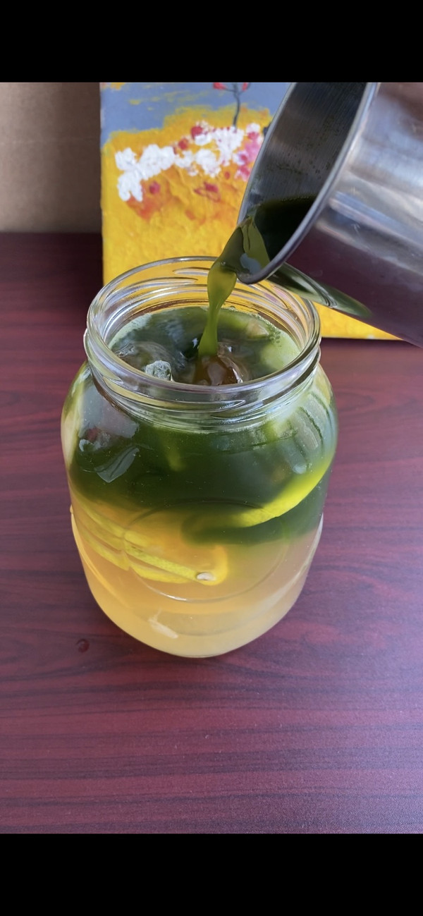 香菜手打柠檬茶