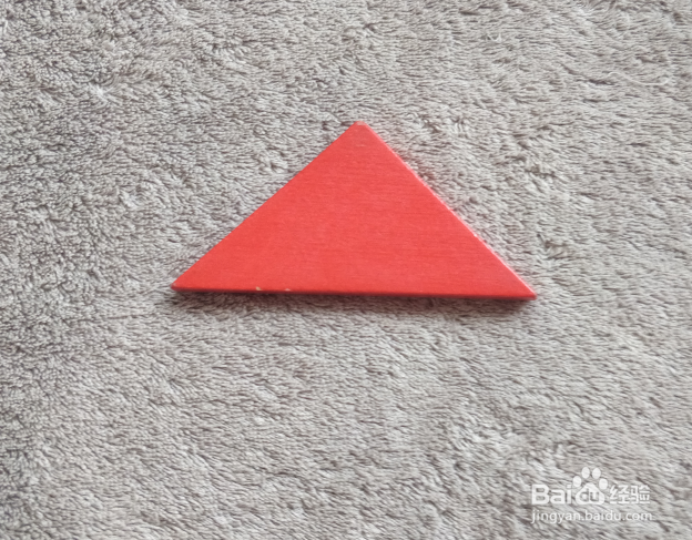 用七巧板怎样拼一个坐着修复纸飞机的小学生呢？