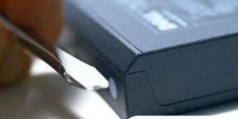 联想e40笔记本电池怎么拆开